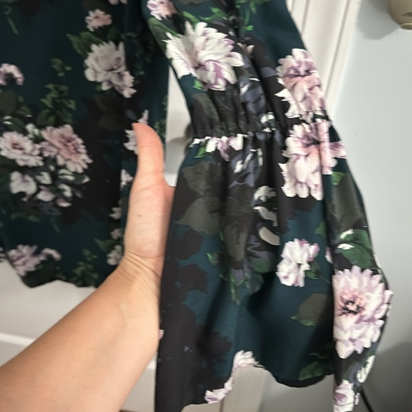 Club Monaco- Size 8 Silk Floral Shift Dress with Bell Sleeves - Picture 5 of 14